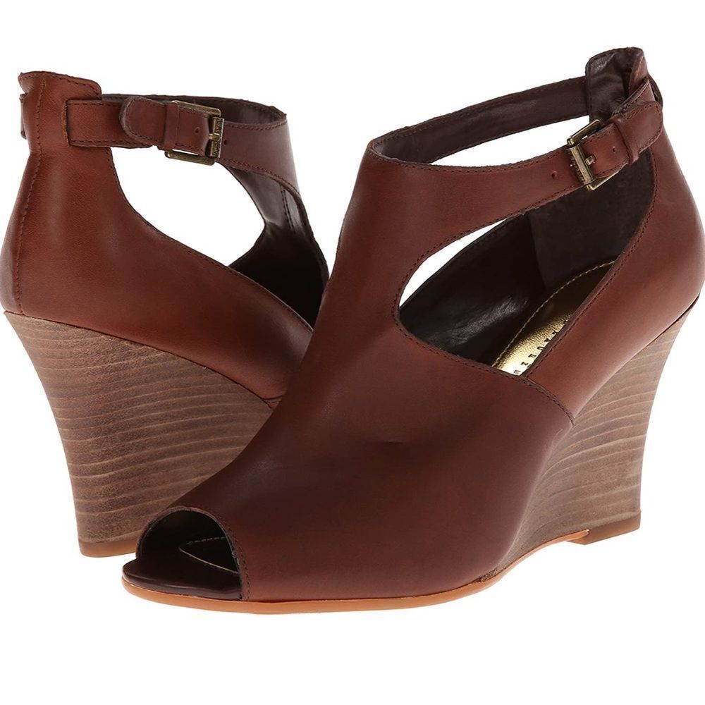 Lauren Ralph Lauren Hannie Wedge Pump Size 5B